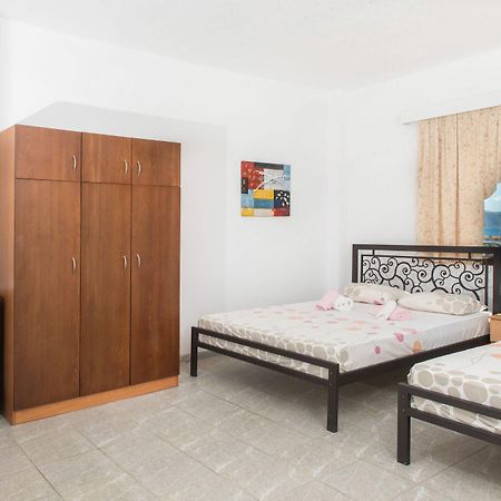 Demi Studios Amolianí Luaran gambar