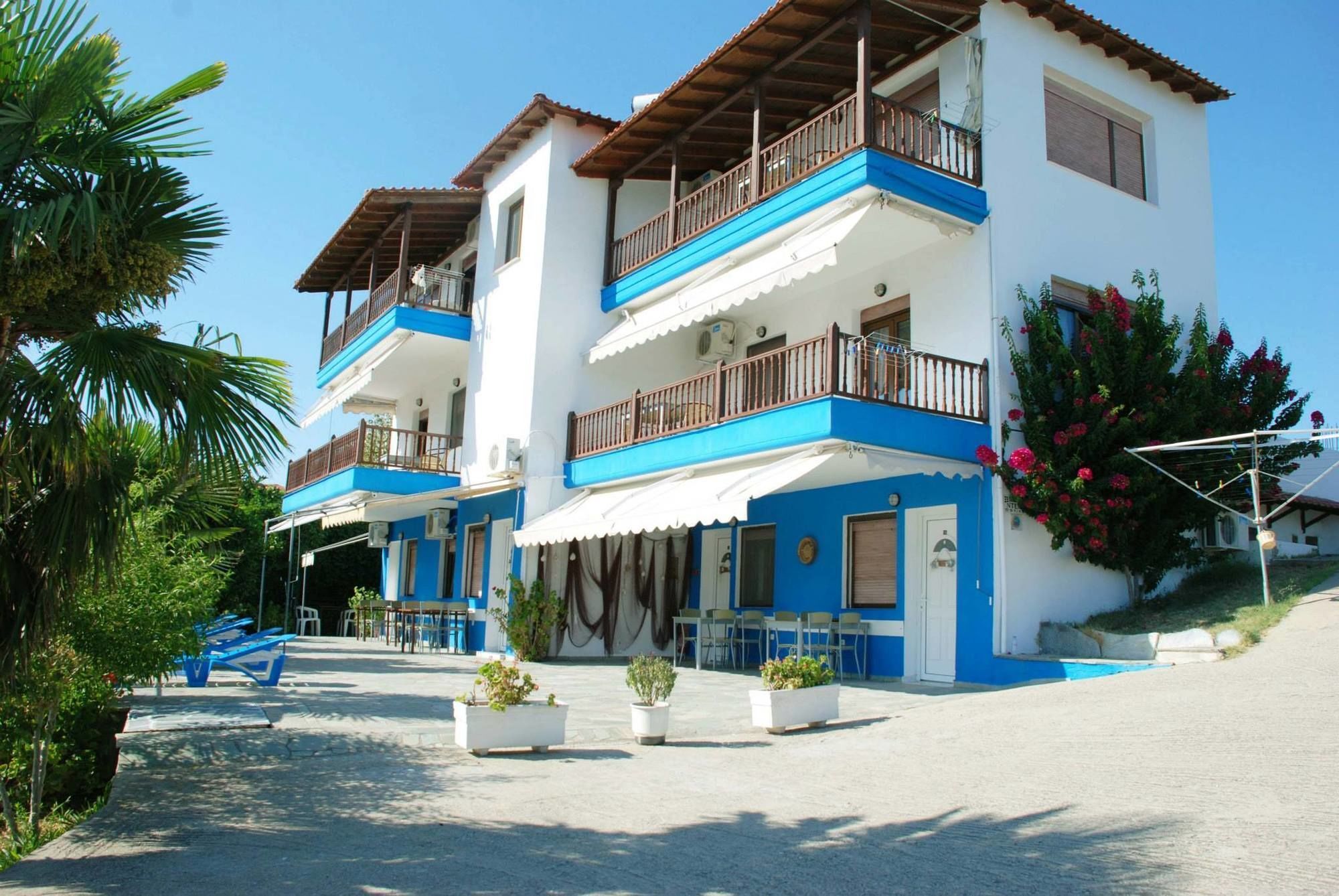Demi Studios Amolianí Luaran gambar