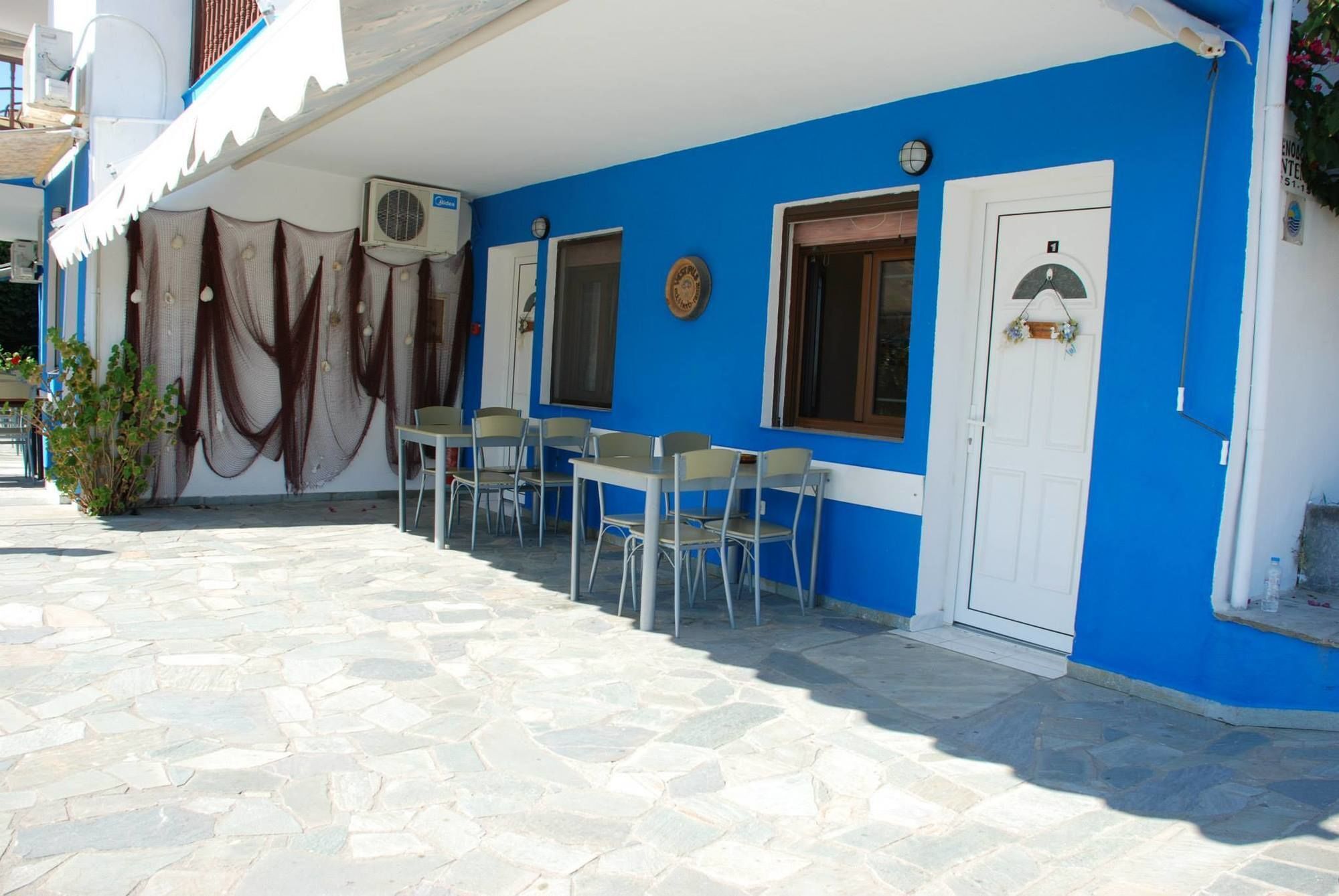 Demi Studios Amolianí Luaran gambar