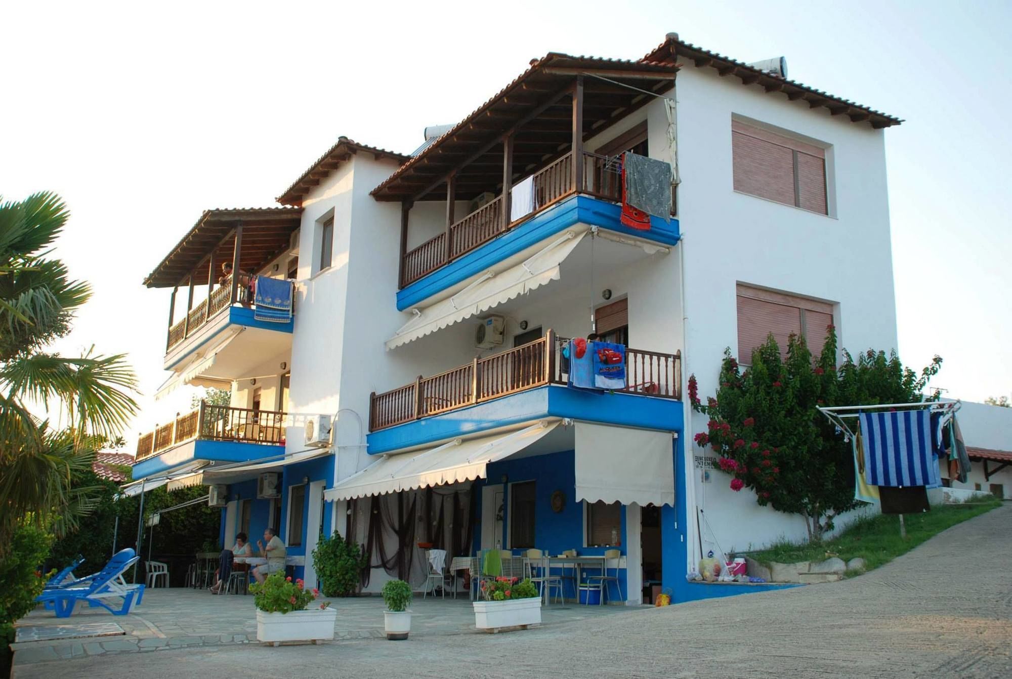 Demi Studios Amolianí Luaran gambar